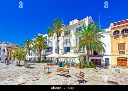 Am Meer von Sitges, eine wunderschöne Stadt in der Nähe von Barcelona, Spanien. Stockfoto