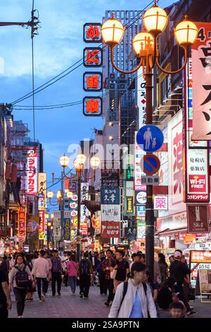 Beliebtes Einkaufs- und Touristenviertel Dotonbori in Osaka, Japan am 1. Oktober 2017 Stockfoto