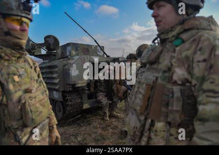 Kiew, Donezk, Ukraine. Januar 2025. Die ukrainische 28. Brigade trainiert und ist im Donezk-Gebiet stationiert. (Kreditbild: © Madeleine Kelly/ZUMA Press Wire) NUR REDAKTIONELLE VERWENDUNG! Nicht für kommerzielle ZWECKE! Stockfoto