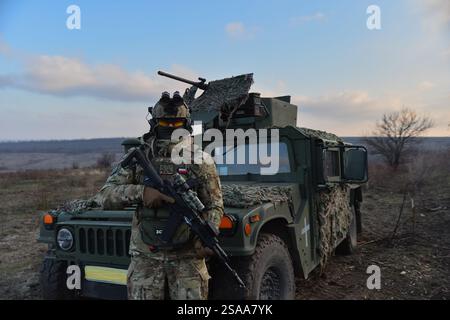 Kiew, Donezk, Ukraine. Januar 2025. Die ukrainische 28. Brigade trainiert und ist im Donezk-Gebiet stationiert. (Kreditbild: © Madeleine Kelly/ZUMA Press Wire) NUR REDAKTIONELLE VERWENDUNG! Nicht für kommerzielle ZWECKE! Stockfoto