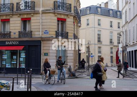 Paris, Frankreich 01.23.2025 Eine Pariser Straßenszene im 3. Arrondissement von Paris Stockfoto