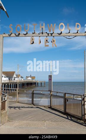 Seitlicher Eingang zum Southwold Pier, Suffolk, England. Stockfoto