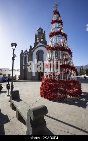 Weihnachtsbaum vor der Kirche in Santa Lucia de Tirajana, Gran Canaria, Kanarischen Inseln, Spanien, Europa Stockfoto