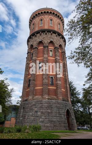 Wasserturm von Colmar aus dem Jahr 1886, neogotische Architektur in Colmar, Elsass, Frankreich. Stockfoto