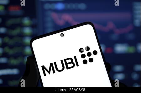 Das MUBI-Logo wird auf dem Smartphone angezeigt. MUBI ist eine Video-Streaming-Plattform Stockfoto