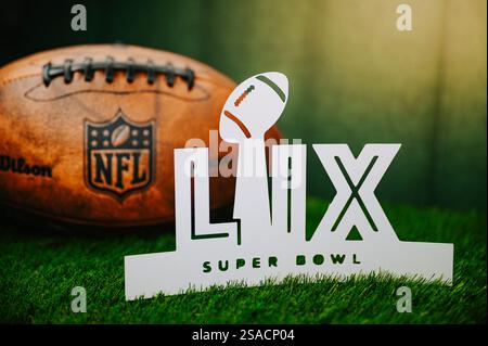 NEW ORLEANS, USA, 27. JANUAR 2025: LIX Super Bowl. Weißes PaperCut-Logo der NFL Finals für die Saison 2024 zwischen Kansas City Chiefs und Philadelphia Eagl Stockfoto