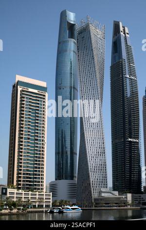Dubai Wolkenkratzer mit Dubai Marina. Moderne Architektur. Dubai, VAE, Vereinigte Arabische Emirate. Stockfoto