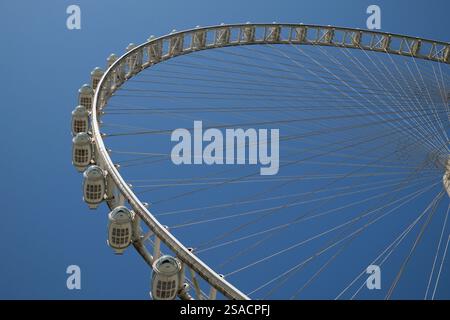 Das weltweit größte und höchste Aussichtsrad befindet sich auf Bluewaters Island in Dubai Marina. Dubai, VAE, Vereinigte Arabische Emirate. Stockfoto