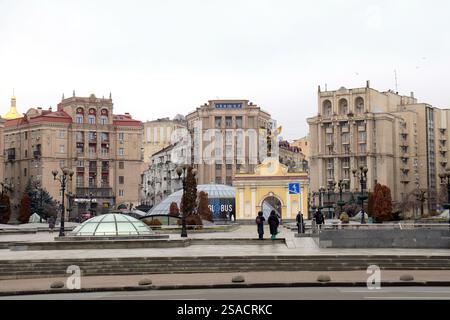 KIEW, UKRAINE - 24. JANUAR 2025 - der Liadski-Turm (Liadski-Tor) befindet sich in Maidan Nezalezhnosti, Kiew, Hauptstadt der Ukraine. (Foto: Eugen Kotenko/Ukrinform) Stockfoto