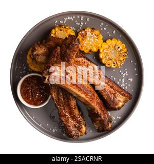 Gegrillte deutsche Schweinerippchen mit Mais Stockfoto