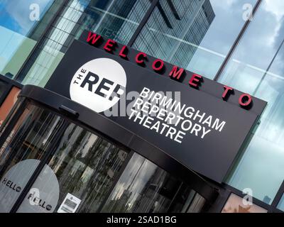 BIRMINGHAM, Großbritannien - 28. MAI 2019: Schild für das Birmingham Repertory Theatre in der Broad Street Stockfoto