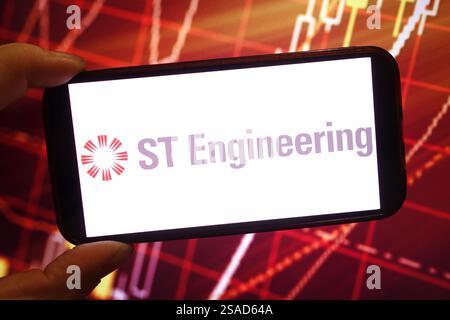 Polen. Januar 2025. In dieser Abbildung wird das Logo des Unternehmens ST Engineering auf einem Smartphone-Bildschirm angezeigt. (Foto: Piotr SWAT/SOPA Images/SIPA USA) *** ausschließlich für redaktionelle Nachrichten *** Credit: SIPA USA/Alamy Live News Stockfoto