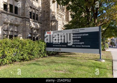 Ottawa, Kanada - 1. Oktober 2024: Canada Revenue Agency in der Innenstadt der Stadt. CRA Stockfoto