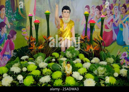 Thien Quang buddhistische Pagode. Die Buddha-Statue des Säuglings zeigt nach Norden. Am Vesak-Tag gedenken die Buddhisten: Die Geburt, die Erleuchtung und den Tod o Stockfoto