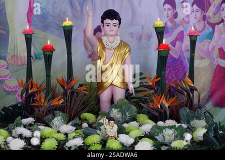 Thien Quang buddhistische Pagode. Die Buddha-Statue des Säuglings zeigt nach Norden. Am Vesak-Tag gedenken die Buddhisten: Die Geburt, die Erleuchtung und den Tod o Stockfoto
