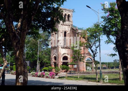 Basilika unserer Lieben Frau von La Vang. Die alte Kirche wurde 1928 erbaut. Vietnam. Stockfoto
