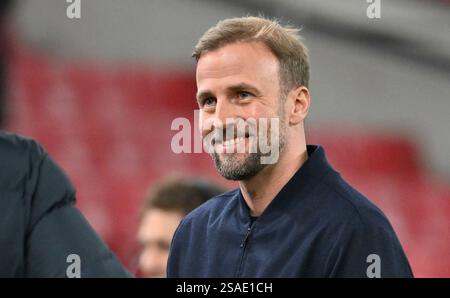 vor Spielbeginn: Trainer Sebastian Hoeness VfB Stuttgart Porträt VfB Stuttgart vs. Paris St. Germain, Fussball, UEFA Champions League, Spieltag 8, Saison 2024/2025, 29.01.2025 Foto: Eibner-Pressefoto/Michael Weber Stockfoto