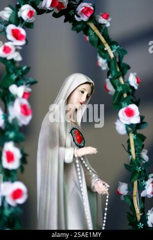 St. Francis Xavier, katholische Kirche. Unsere Lieben Frau vom Rosenkranz von Fatima. . Farbton. Vietnam. Stockfoto