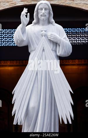 Tac Sagt Katholische Kirche. Das Heilige Herz und die göttliche Barmherzigkeit. Jesus Christus. Ich vertraue auf dich. Bac Lieu. Vietnam. . Stockfoto