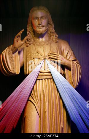 Tac Sagt Katholische Kirche. Das Heilige Herz und die göttliche Barmherzigkeit. Jesus Christus. Ich vertraue auf dich. Bac Lieu. Vietnam. . Stockfoto