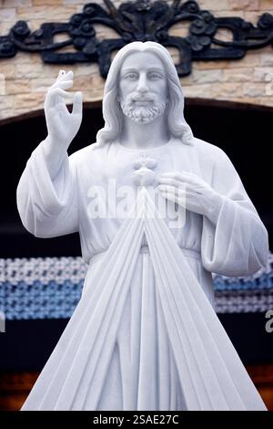 Tac Sagt Katholische Kirche. Das Heilige Herz und die göttliche Barmherzigkeit. Jesus Christus. Ich vertraue auf dich. Bac Lieu. Vietnam. . Stockfoto
