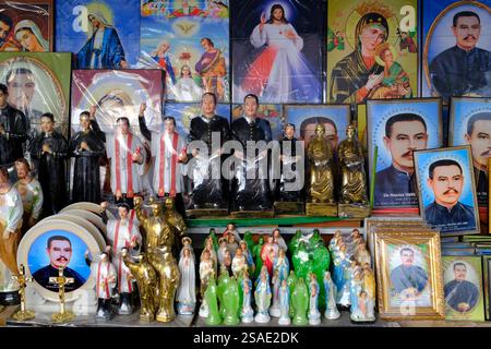 TAC Say Church, auch bekannt als Father Diep Church. Shop, in dem religiöse christliche Artikel verkauft werden. Bac Lieu. Vietnam. . Stockfoto
