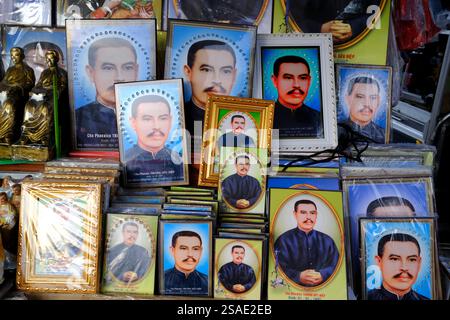TAC Say Church, auch bekannt als Father Diep Church. Shop, in dem religiöse christliche Artikel verkauft werden. Bac Lieu. Vietnam. . Stockfoto