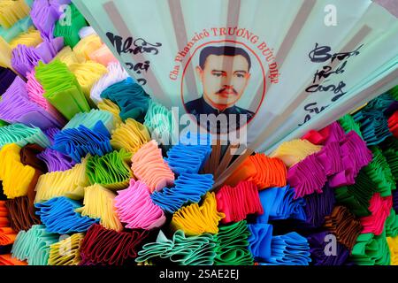 TAC Say Church, auch bekannt als Father Diep Church. Shop, in dem religiöse christliche Artikel verkauft werden. Bac Lieu. Vietnam. . Stockfoto