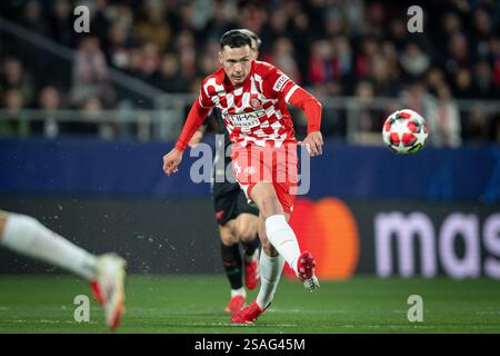 Girona, Spanien. Januar 2025. Arnau Martinez (Girona FC) kontrolliert den Ball bei einem Spiel der UEFA Champions League zwischen Girona FC und Arsenal FC am 29. Januar 2025 im Estadi Municipal de Montilivi in Girona, Spanien. Foto von Felipe Mondino Credit: Unabhängige Fotoagentur/Alamy Live News Stockfoto