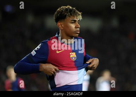 Sabadell, Barcelona, Spanien. 30. Januar 2025. Barcelona Spanien 29.01.2025 Lamine Yamal (FC Barcelona) spielt bei der UEFA Champions League zwischen dem FC Barcelona und Atalanta am 29. Januar 2024 in Barcelona bei Estadi Olimpic Lluis Companys. (Kreditbild: © Xavi Urgeles/ZUMA Press Wire) NUR REDAKTIONELLE VERWENDUNG! Nicht für kommerzielle ZWECKE! Stockfoto