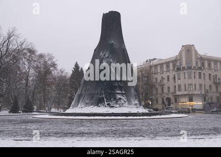 Charkiv, Ukraine. Dezember 2024. Das Taras Schewtschenko-Denkmal in Charkiw. Während Russlands andauernder Invasion in die Ukraine setzt sich das tägliche Leben in Charkiw trotz Energiemangel und vor dem Hintergrund der stadtweiten Zerstörung fort. Quelle: SOPA Images Limited/Alamy Live News Stockfoto