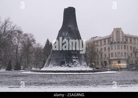 Charkiv, Ukraine. Dezember 2024. Das Taras Schewtschenko-Denkmal in Charkiw. Während Russlands andauernder Invasion in die Ukraine setzt sich das tägliche Leben in Charkiw trotz Energiemangel und vor dem Hintergrund der stadtweiten Zerstörung fort. (Credit Image: © Oliver Raw/SOPA Images via ZUMA Press Wire) NUR REDAKTIONELLE VERWENDUNG! Nicht für kommerzielle ZWECKE! Stockfoto