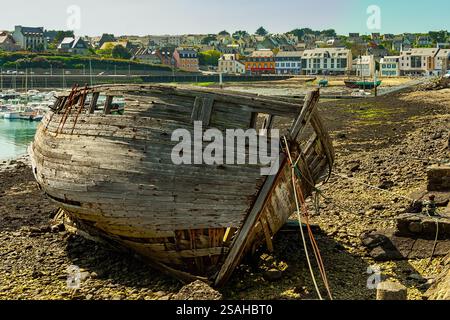Schiffswrack auf dem Schiffsfriedhof von Camaret-sur-Mer, Finistere, Bretagne, Frankreich Stockfoto