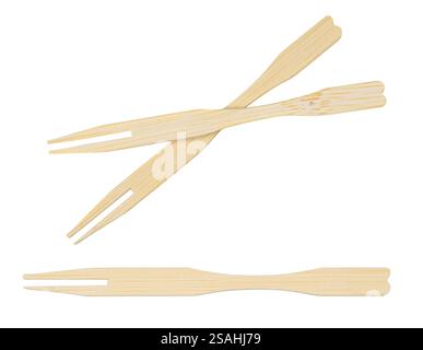 Hölzerne Schneckengabel auf weißem Hintergrund. Stockfoto