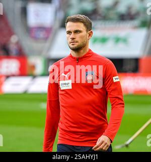 25.01.2025, WWK-Arena, Augsburg, DE, 1. FBL, FC Augsburg gegen 1. FC Heidenheim 1846, im Bild Leonardo Weschenfelder Scienza (Heidenheim, #8) Foto ? Die nordphoto GmbH/Hafner DFL-Vorschriften verbieten die Verwendung von Fotos als Bildsequenzen und/oder Quasi-Video Stockfoto
