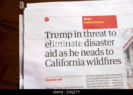Donald 'Trump droht, Katastrophenhilfe zu beseitigen, während er zur California Wildfire' Guardian-Zeitung geht, die Schlagzeile LA Wildfire Visit Januar 2025 Stockfoto