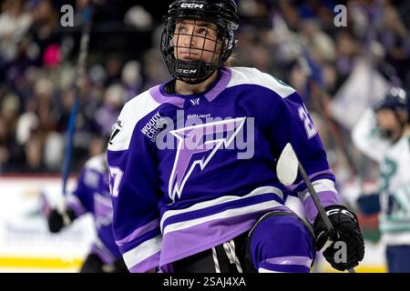 St. Paul, Usa. Januar 2025. Taylor Heise (27) von den Minnesota Frost, nachdem er am 26. Januar 2025 im Xcel Energy Center in St. Paul (Minnesota) ein Tor geschossen hatte. (Foto: Carlos Gonzalez/The Minnesota Star Tribune/TNS/SIPA USA) Credit: SIPA USA/Alamy Live News Stockfoto