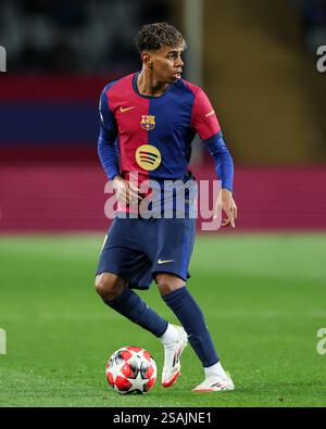 Barcelona, Spanien. 30. Januar 2025. Lamine Yamal vom FC Barcelona spielte während des Spiels der UEFA Champions League am 29. Januar 2025 im Stadion Lluis Companys in Barcelona, Spanien. (Foto: Judit Cartiel/PRESSINPHOTO) Credit: PRESSINPHOTO SPORTS AGENCY/Alamy Live News Stockfoto