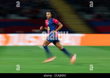 Barcelona, Spanien. 30. Januar 2025. Jules Kounde vom FC Barcelona spielte am 29. Januar 2025 im Stadion Lluis Companys in Barcelona, Spanien, während des Spiels der UEFA Champions League, Datum 8, zwischen dem FC Barcelona und Atalanta. (Foto: Judit Cartiel/PRESSINPHOTO) Credit: PRESSINPHOTO SPORTS AGENCY/Alamy Live News Stockfoto
