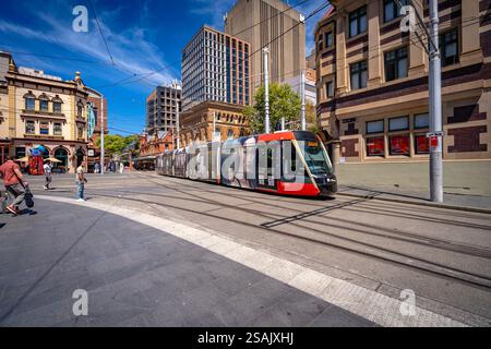 Sydney, NSW, Australien - moderne Straßenbahn entlang der George St Stockfoto