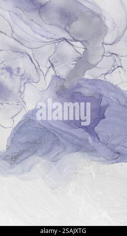 Lebendige Alcohol Tusche mit fließenden Formen und satten Lavendeltexturen Stockfoto