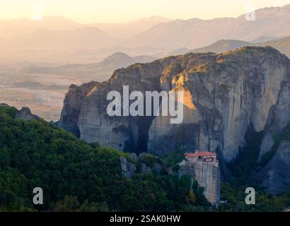 Kloster Roussanou bei Sonnenaufgang, Meteora, Griechenland Stockfoto