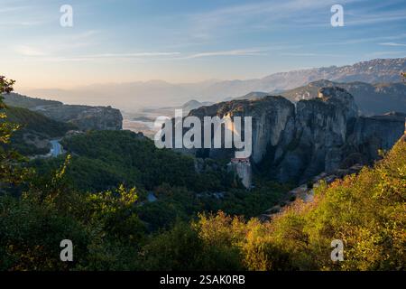 Kloster Roussanou bei Sonnenaufgang, Meteora, Griechenland Stockfoto