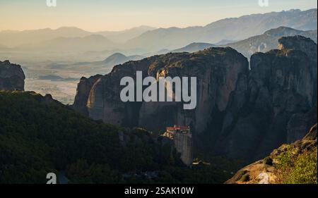 Kloster Roussanou bei Sonnenaufgang, Meteora, Griechenland Stockfoto