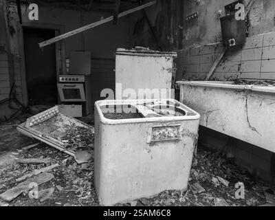 Lost Places verlassene Küche Vergänglichkeit Schwarzweißfoto Stockfoto