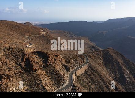 Drohnenaufnahme, Bergstraße am Aussichtspunkt Degollade de las Yeguas, Gran Canaria, Kanarische Inseln, Spanien, Europa Stockfoto