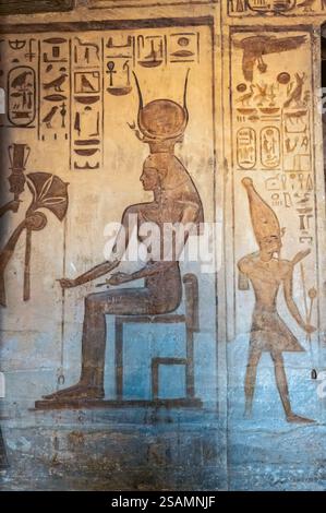 Inneres des kleinen Tempels von Hathor und Nefertari, Abu Simbel, Ägypten. UNESCO-Weltkulturerbe. Februar 2023 Stockfoto
