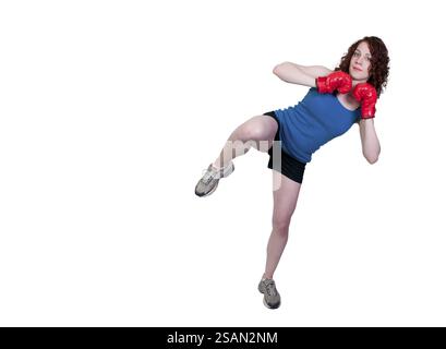 Eine schöne junge Frau praktizieren Kampfkunst Kickboxen Stockfoto