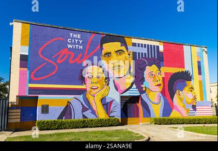 Jackson, MS - 24. November 2024: JXN Icons the City mit Soul Art Wandgemälde auf der Rückseite des Old Capitol Inn in Downtown Jackson, MS. Stockfoto