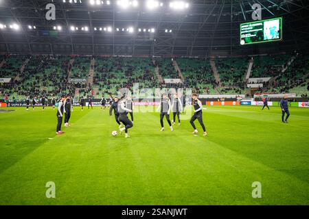 Budapest, Ungarn. 30. Januar 2025. BUDAPEST, UNGARN - JANUAR 30: Die Spieler der AZ sind beim Spiel der UEFA Europa League zwischen Ferencvaros und AZ Alkmaar am 30. Januar 2025 im Ferencvaros Stadion in Budapest, Ungarn, aufgewärmt. (Foto von Ed van de Pol/Orange Pictures) Credit: Orange Pics BV/Alamy Live News Stockfoto